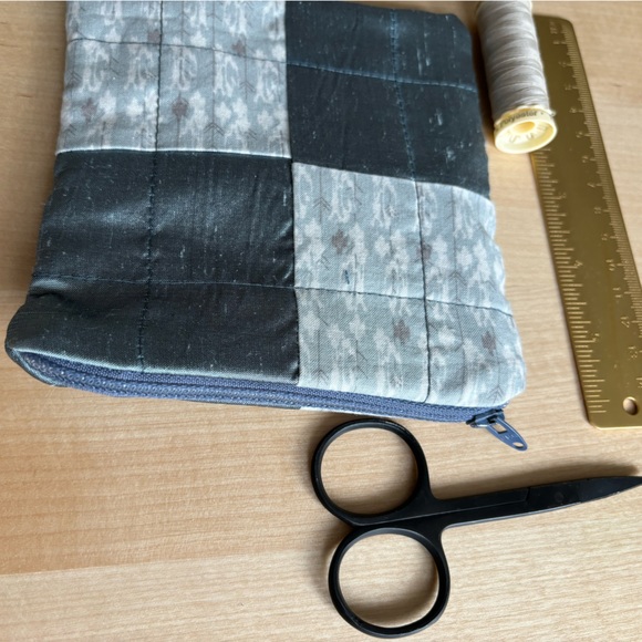 Soft and Small Quilted Crafting Essentials Bag handmade in Toronto, Canada - Picture 2 of 3